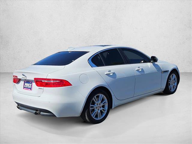 Used 2018 Jaguar XE Premium image 5