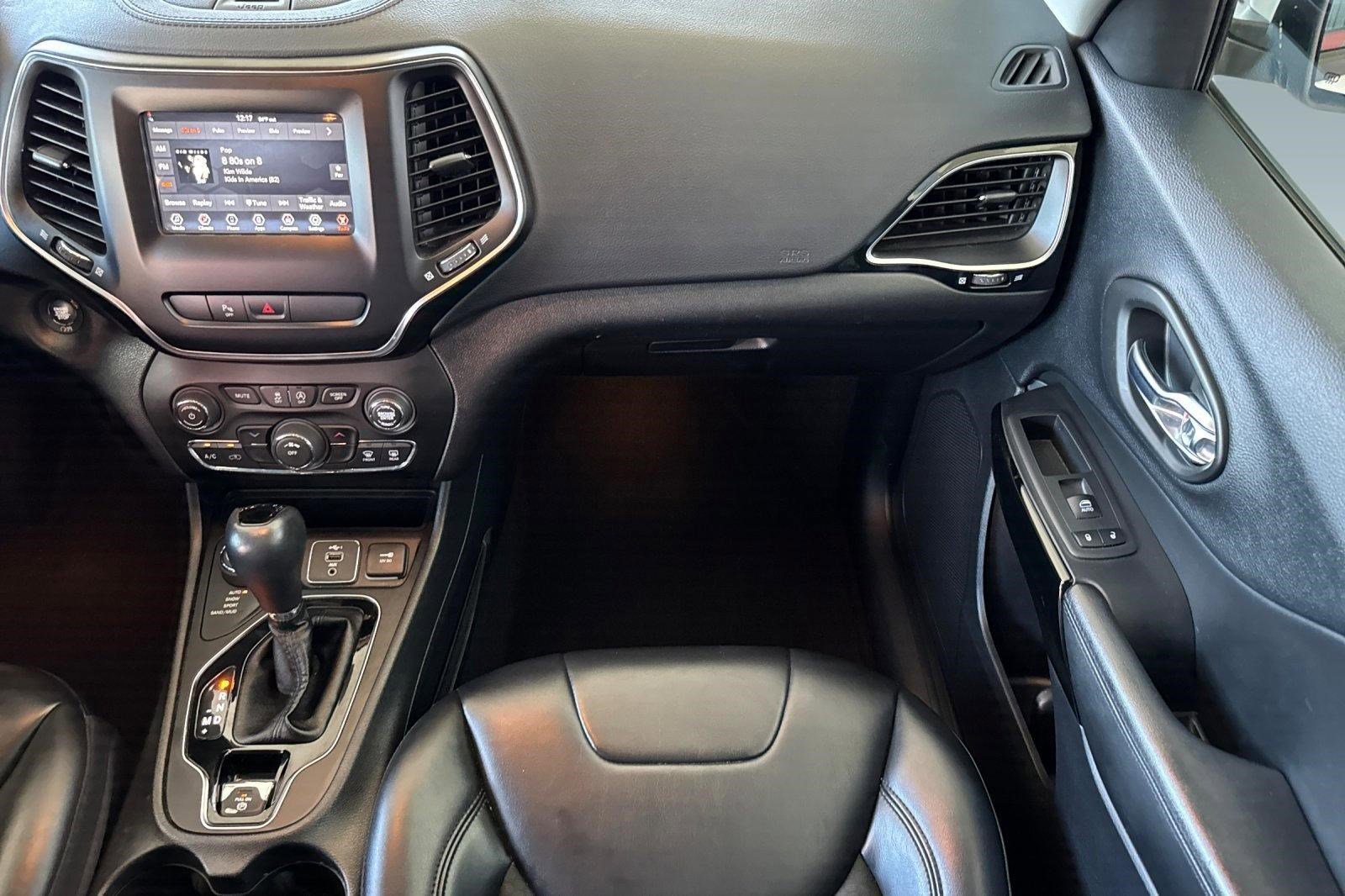 Used 2020 Jeep Cherokee Latitude Plus image 29