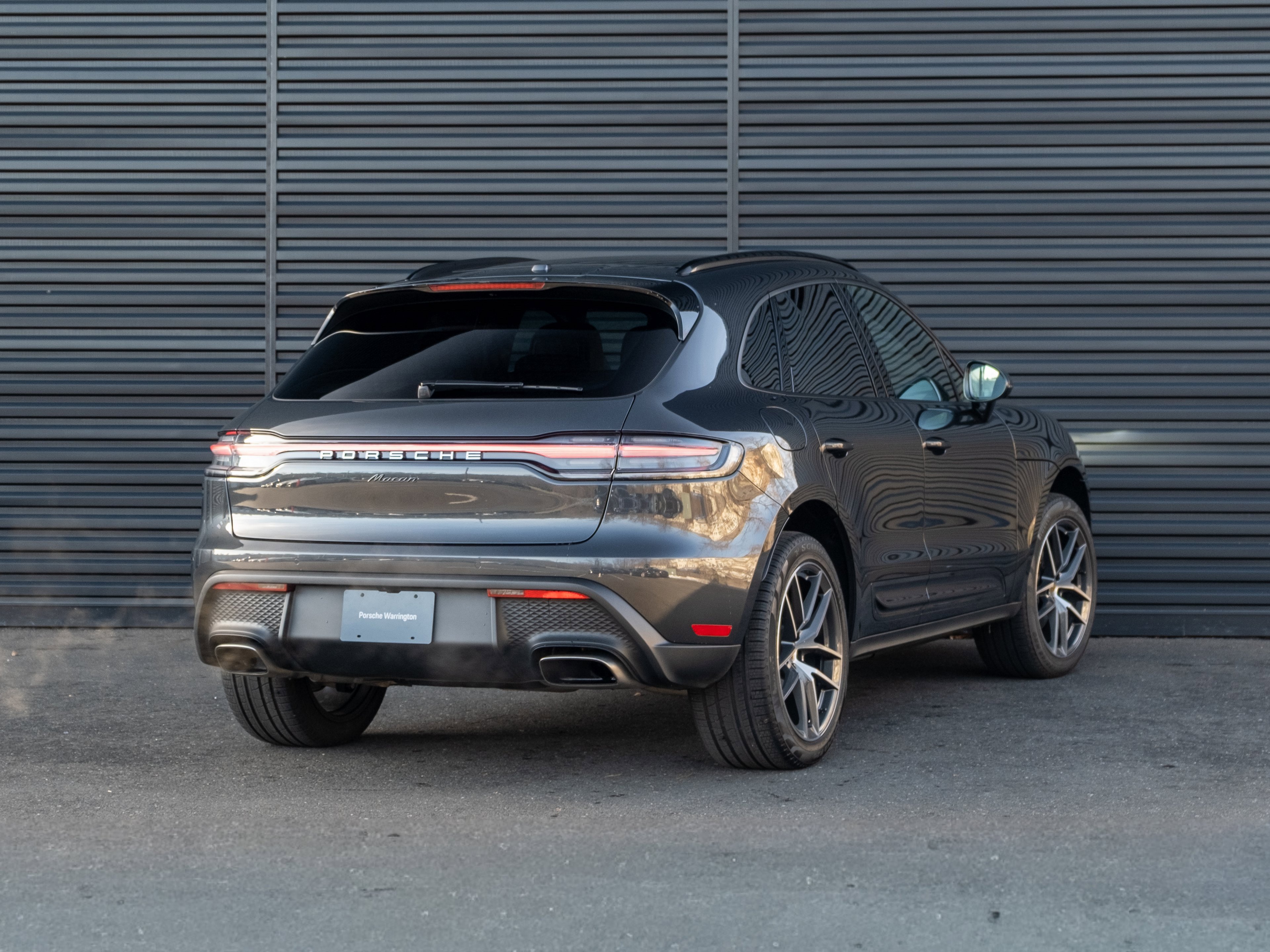 Certified 2025 Porsche Macan image 8
