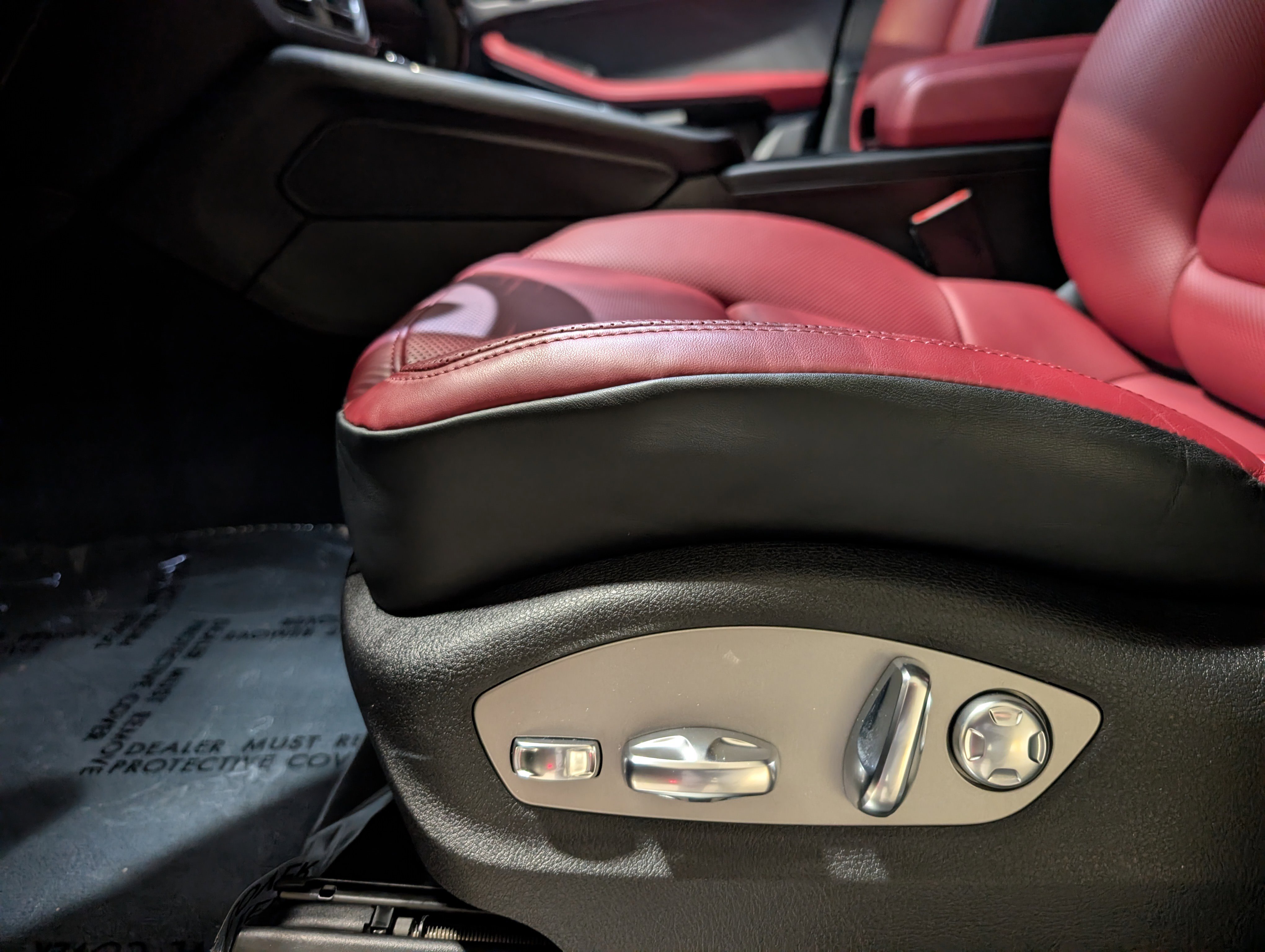 Certified 2025 Porsche Macan S AWD/4WD image 19