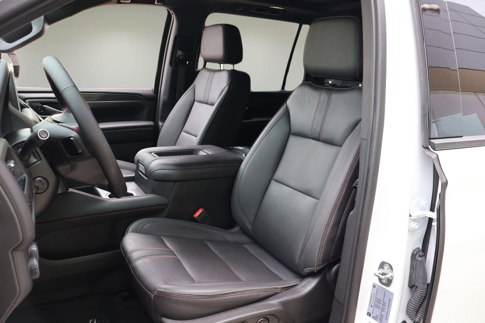 Used 2023 Chevrolet Suburban RST w/ Luxury Package RWD image 11