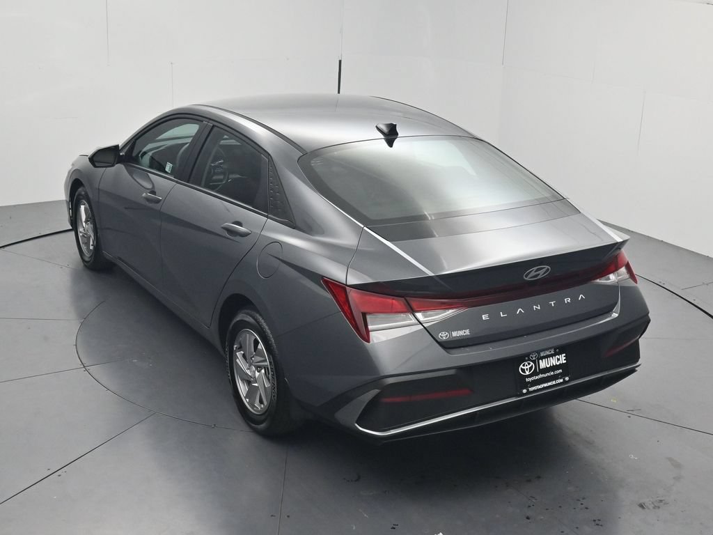 Used 2025 Hyundai Elantra SE FWD image 47