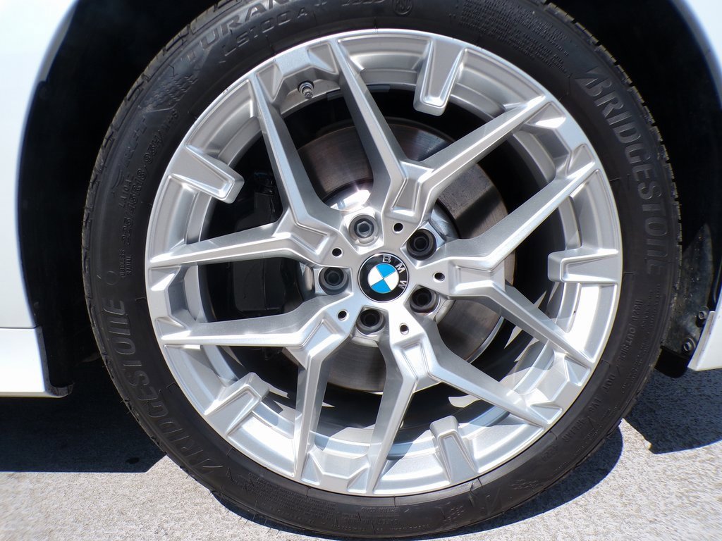 Certified 2025 BMW 330i xDrive Sedan w/ Convenience Package image 8