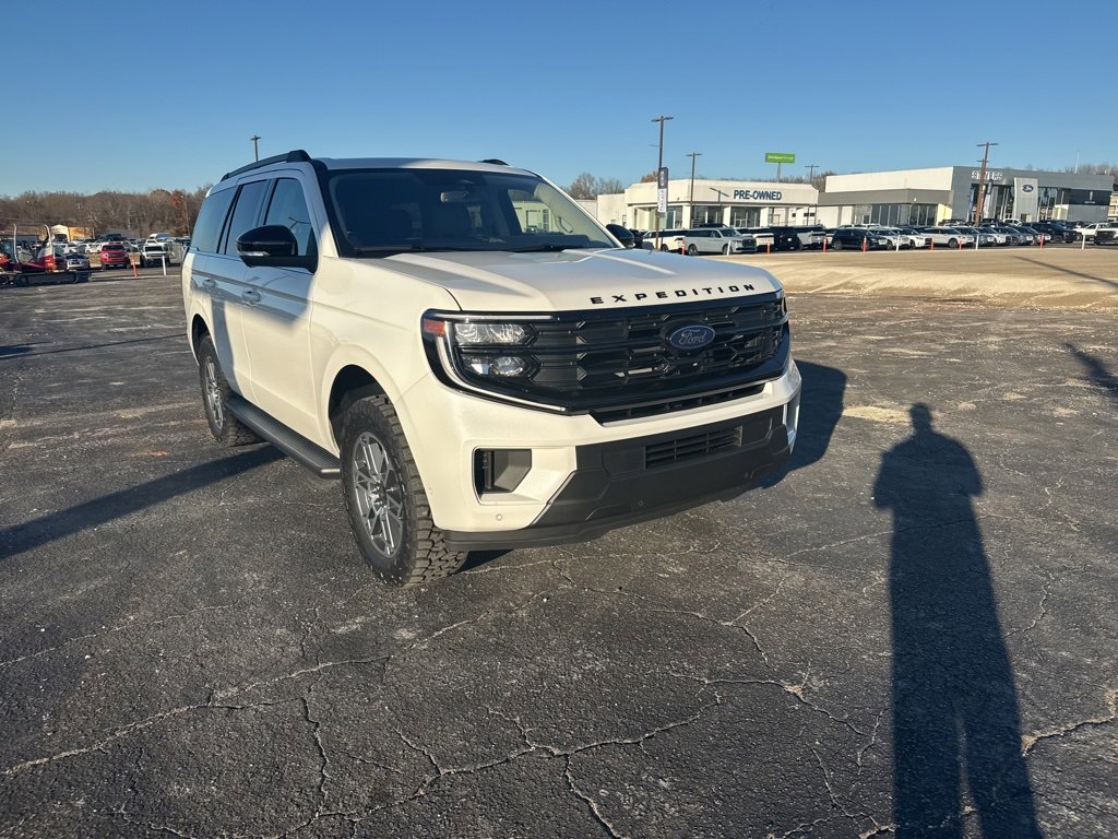 Used 2025 Ford Expedition Active image 1