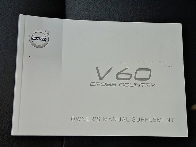 Used 2017 Volvo V60 T5 Cross Country w/ Convenience Package image 28