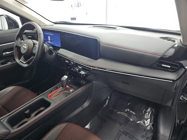 Used 2025 Nissan Kicks SR w/ SR Premium Package image 11