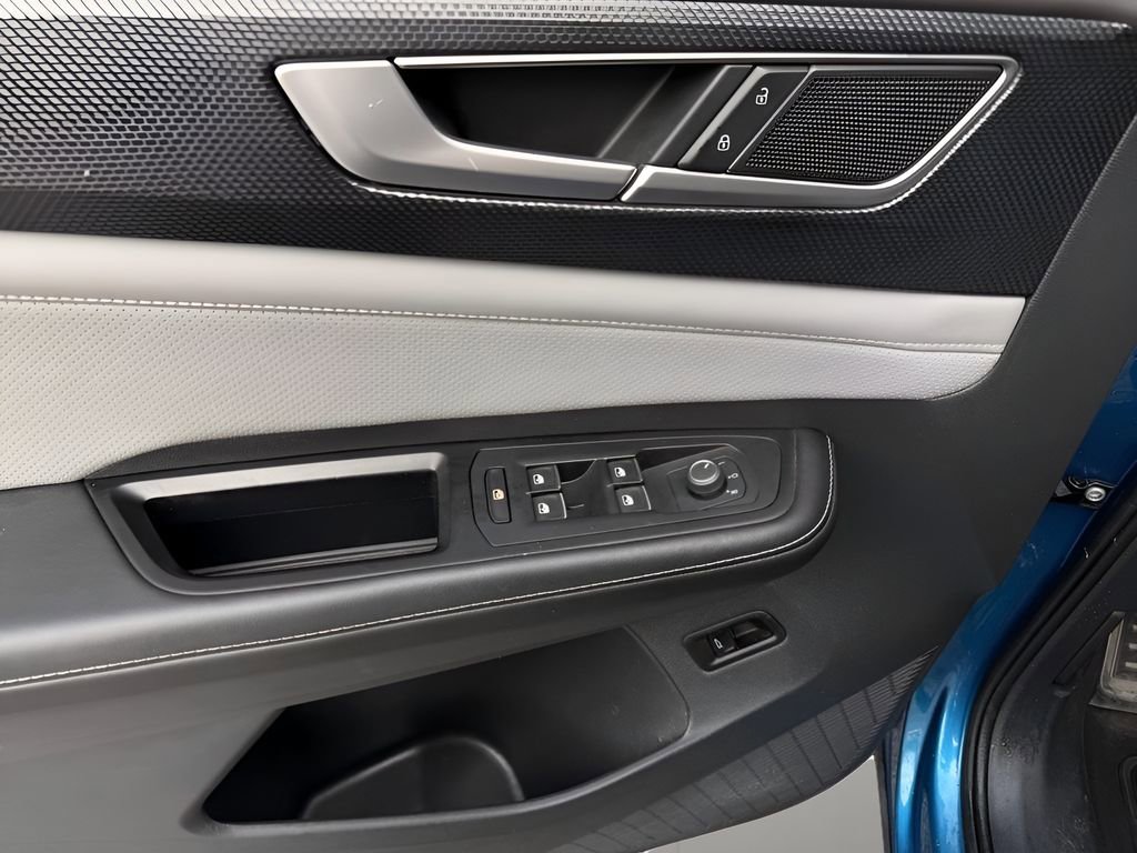 Used 2024 Volkswagen Atlas Cross Sport SEL R-Line image 27