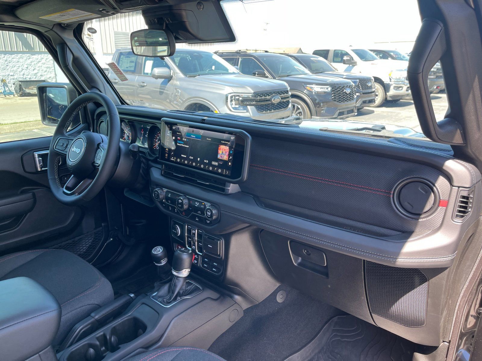 Used 2025 Jeep Gladiator Rubicon AWD/4WD image 17