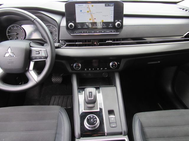 Used 2023 Mitsubishi Outlander SE image 21