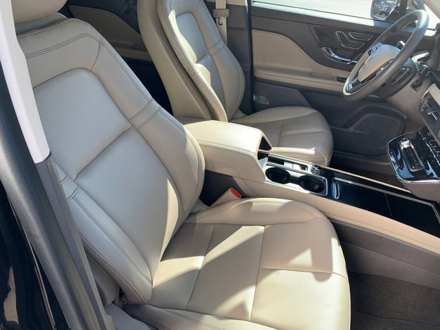 Certified 2023 Lincoln Corsair AWD image 12