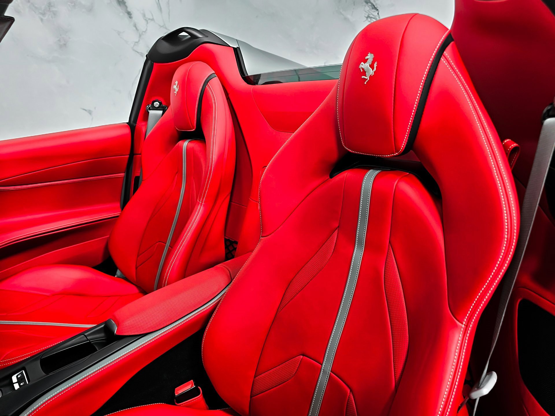 Used 2022 Ferrari 812 GTS image 33