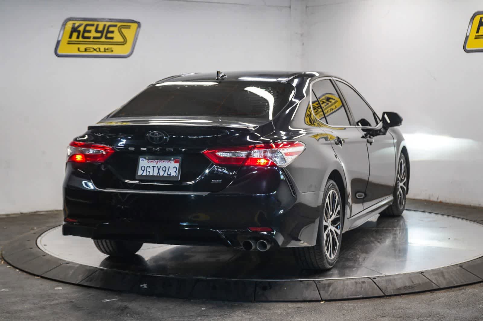 Used 2020 Toyota Camry SE w/ Convenience Package image 4