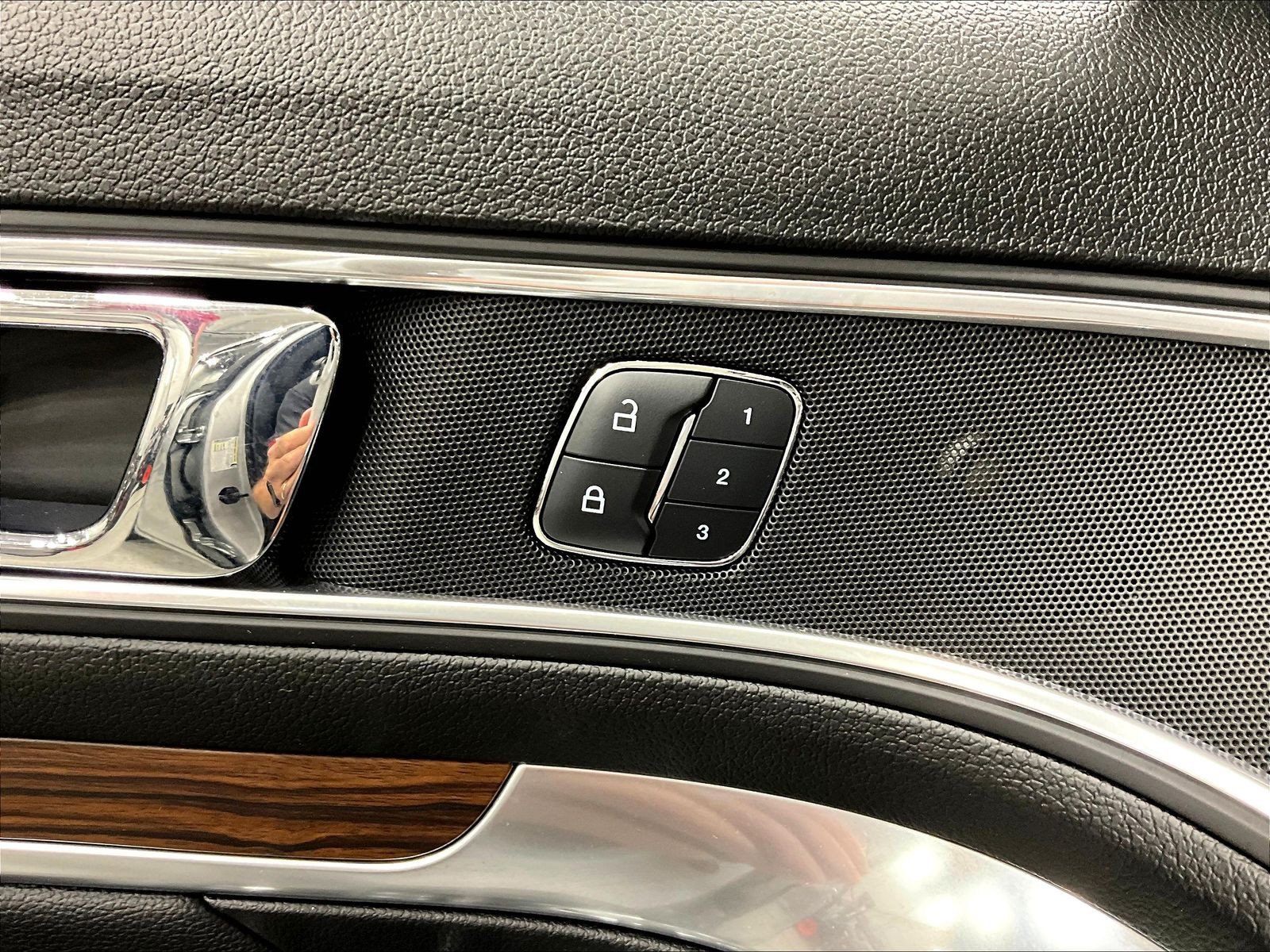 Used 2018 Ford Explorer Limited AWD/4WD image 37