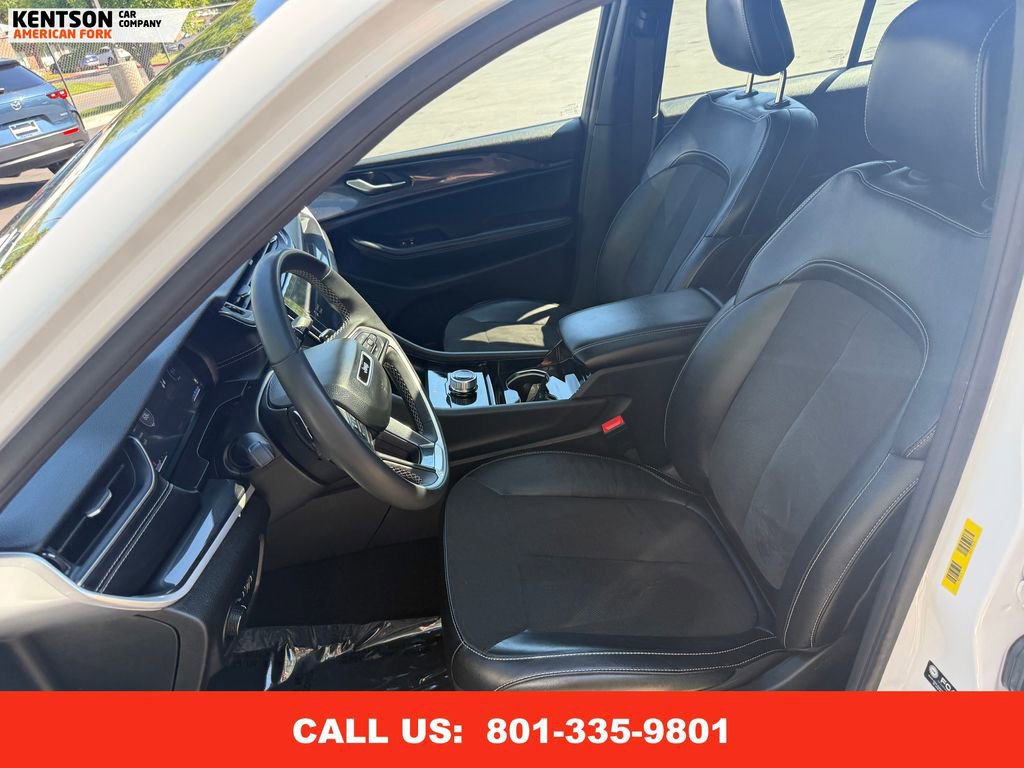 Used 2023 Jeep Grand Cherokee Altitude image 32