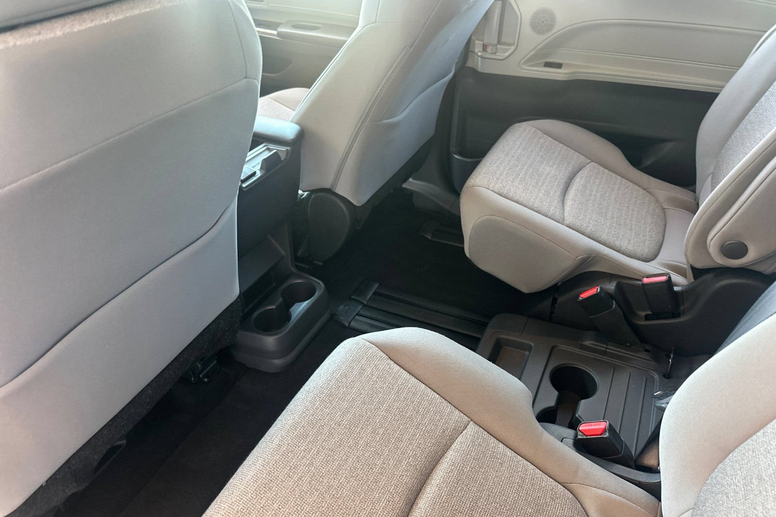 Certified 2024 Toyota Sienna LE AWD/4WD image 15