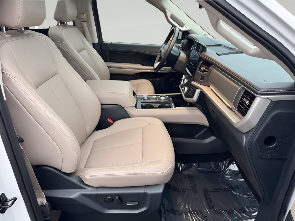 Used 2024 Ford Expedition XLT AWD/4WD image 30