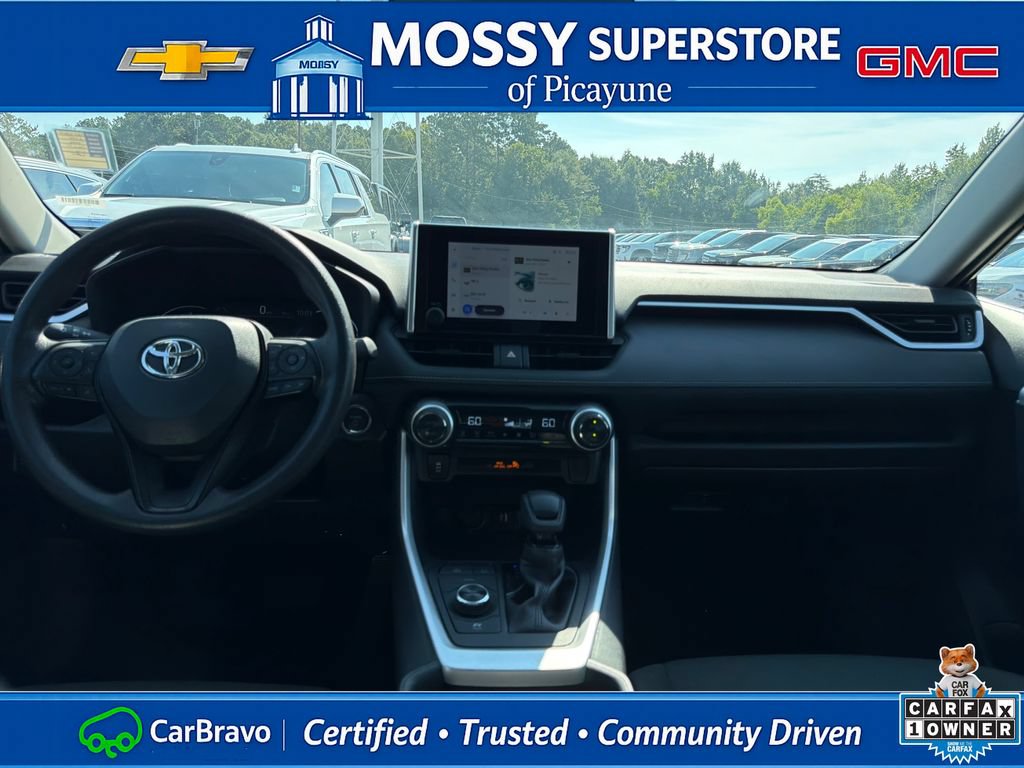 Used 2025 Toyota RAV4 XLE AWD/4WD image 14