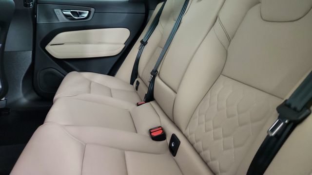 Used 2026 Volvo XC60 B5 Core AWD/4WD image 28
