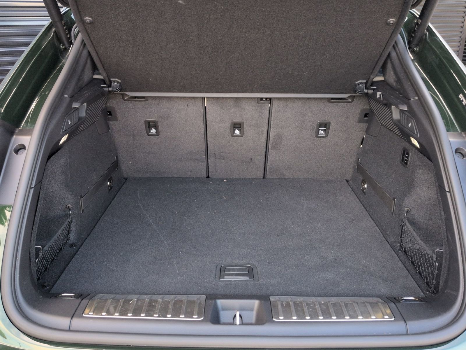 Certified 2025 Porsche Macan Electric image 23