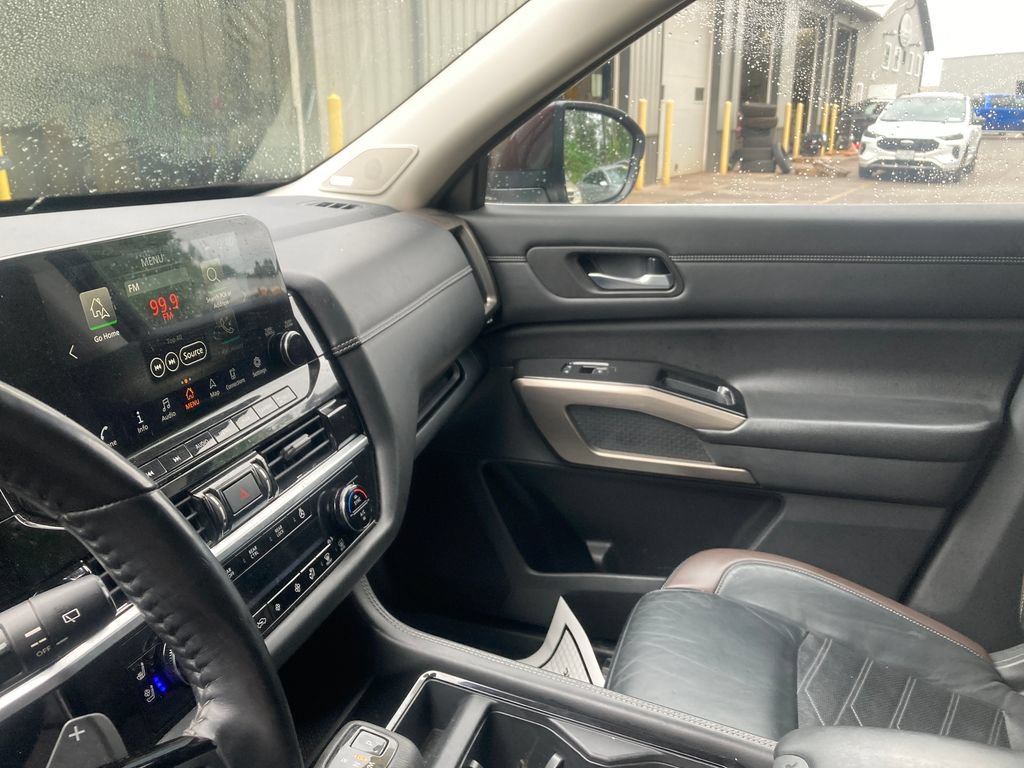 Used 2022 Nissan Pathfinder Platinum w/ Cargo Package AWD/4WD image 15