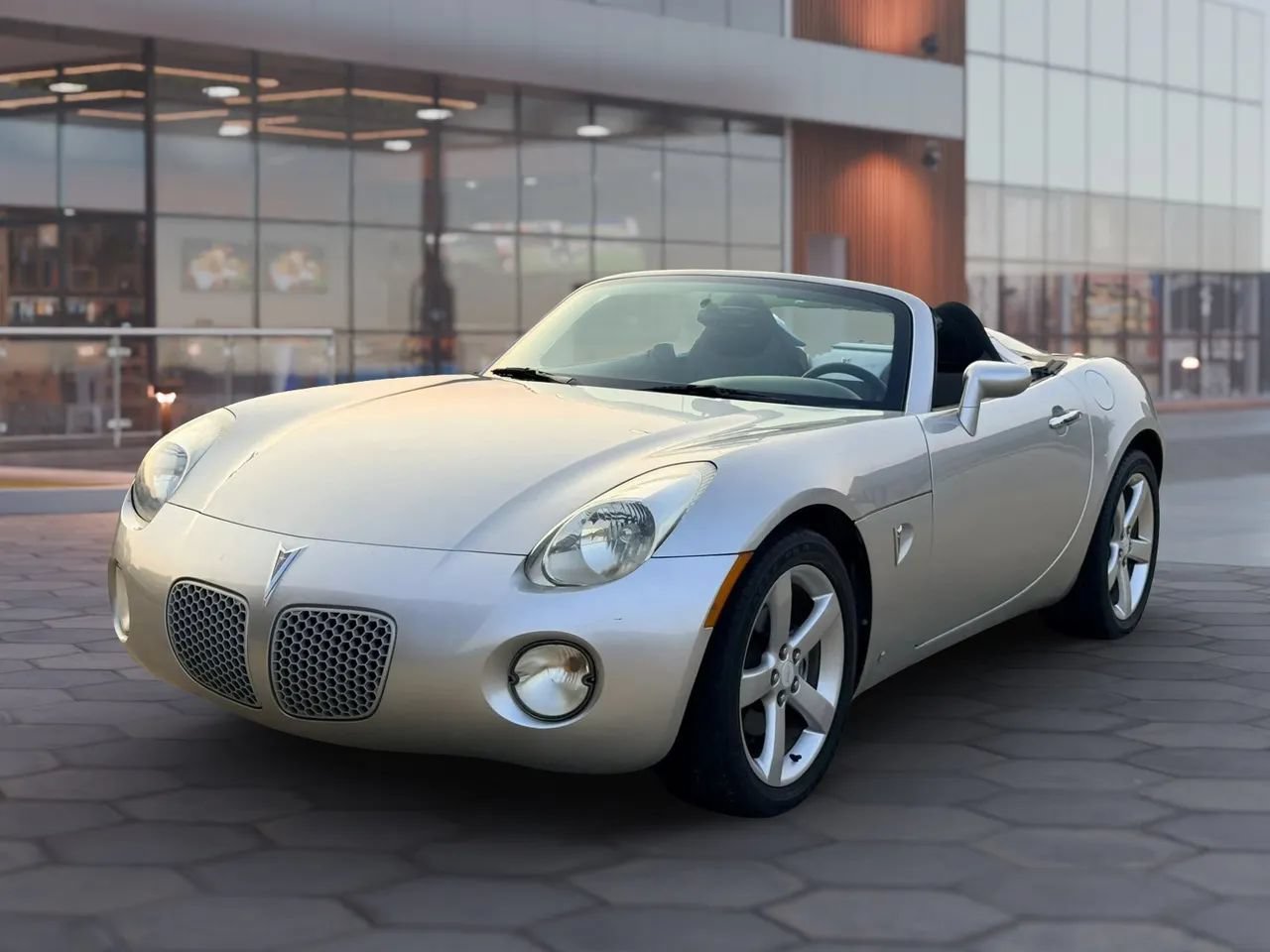 Used 2007 Pontiac Solstice Convertible RWD image 1