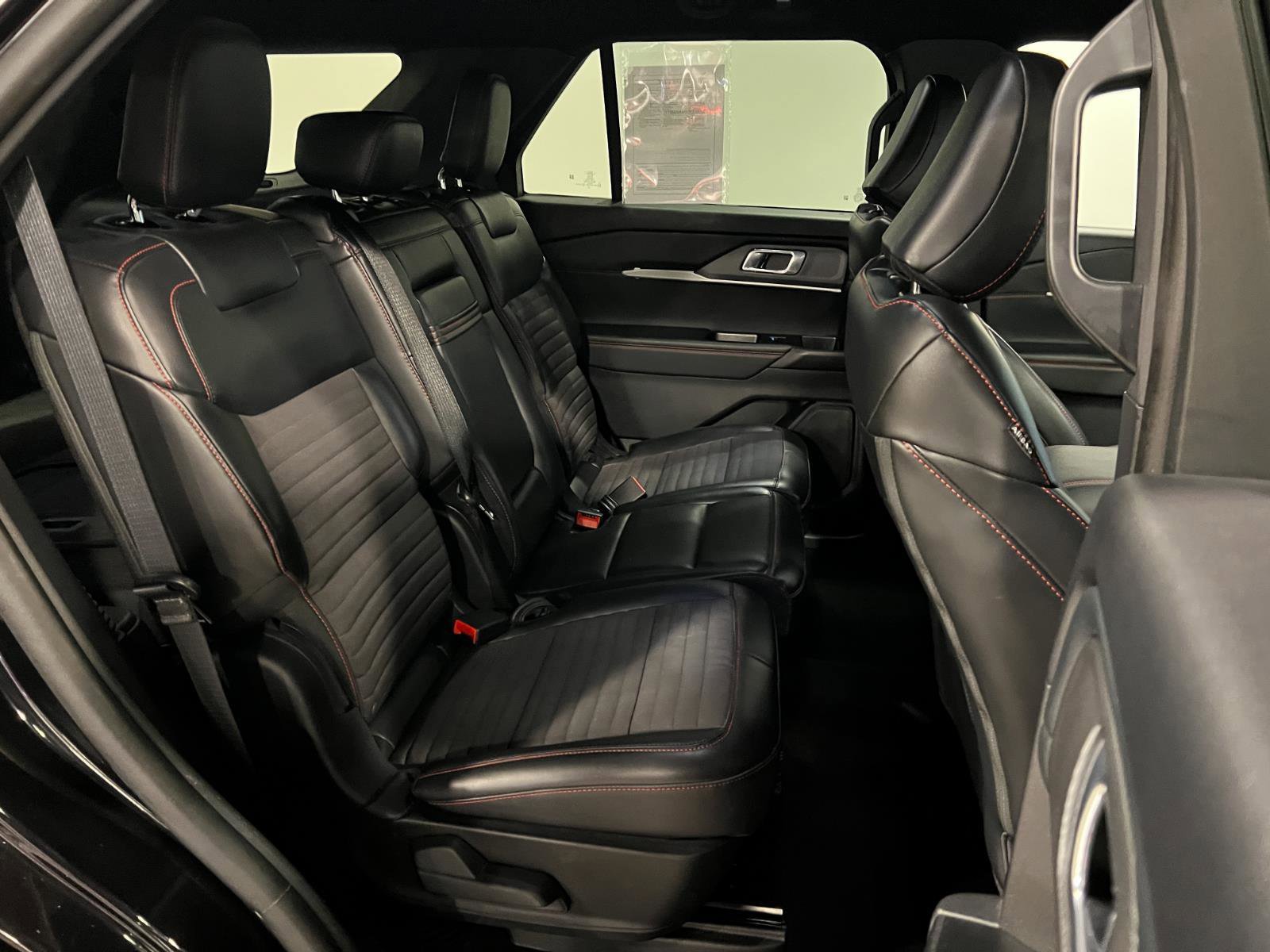 Used 2025 Ford Explorer ST-Line w/ ST-Line Street Pack image 34