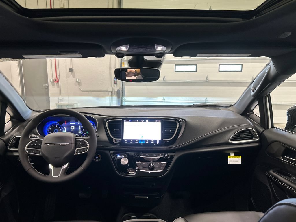 New 2027 Chrysler Pacifica Select FWD image 30