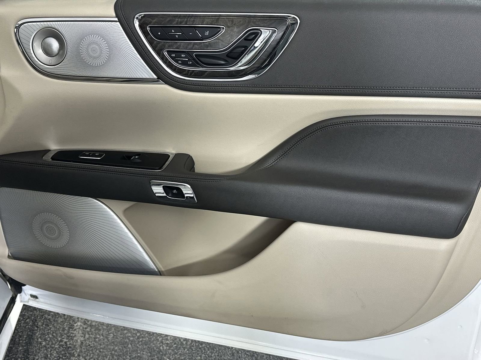 Used 2020 Lincoln Continental Reserve w/ Luxury Package image 35