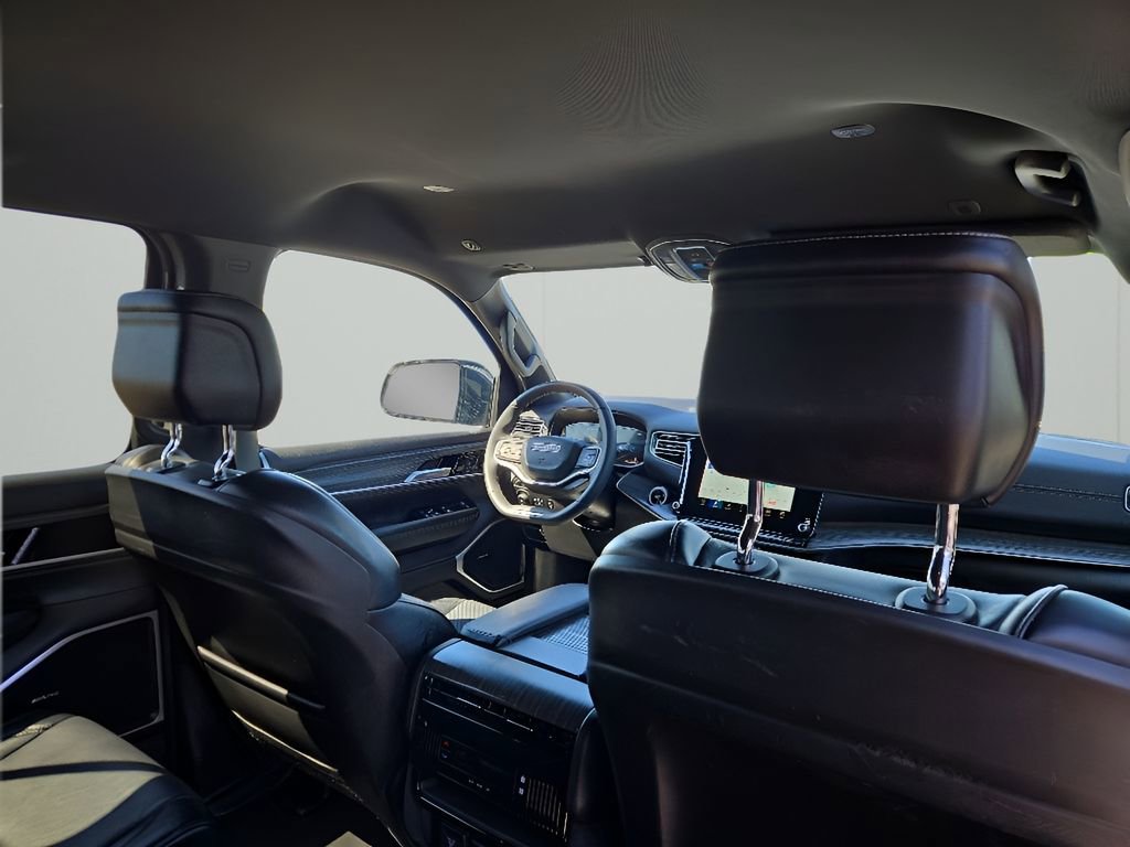 Used 2024 Jeep Wagoneer Series II w/ Flexible Seating Group AWD/4WD image 19