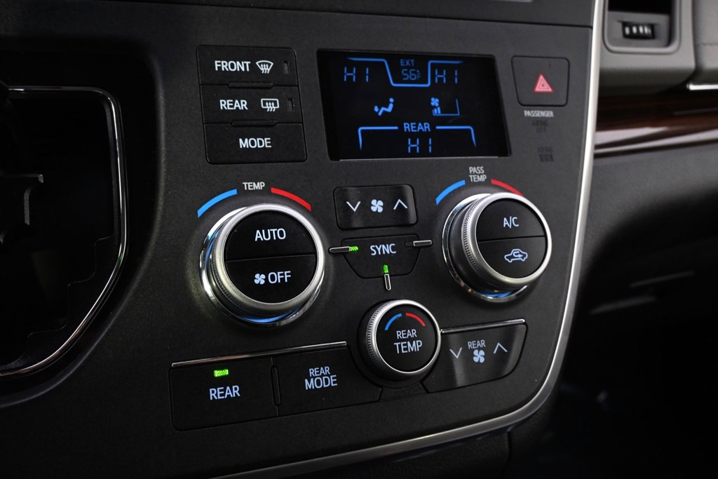 Used 2017 Toyota Sienna Limited Premium image 31