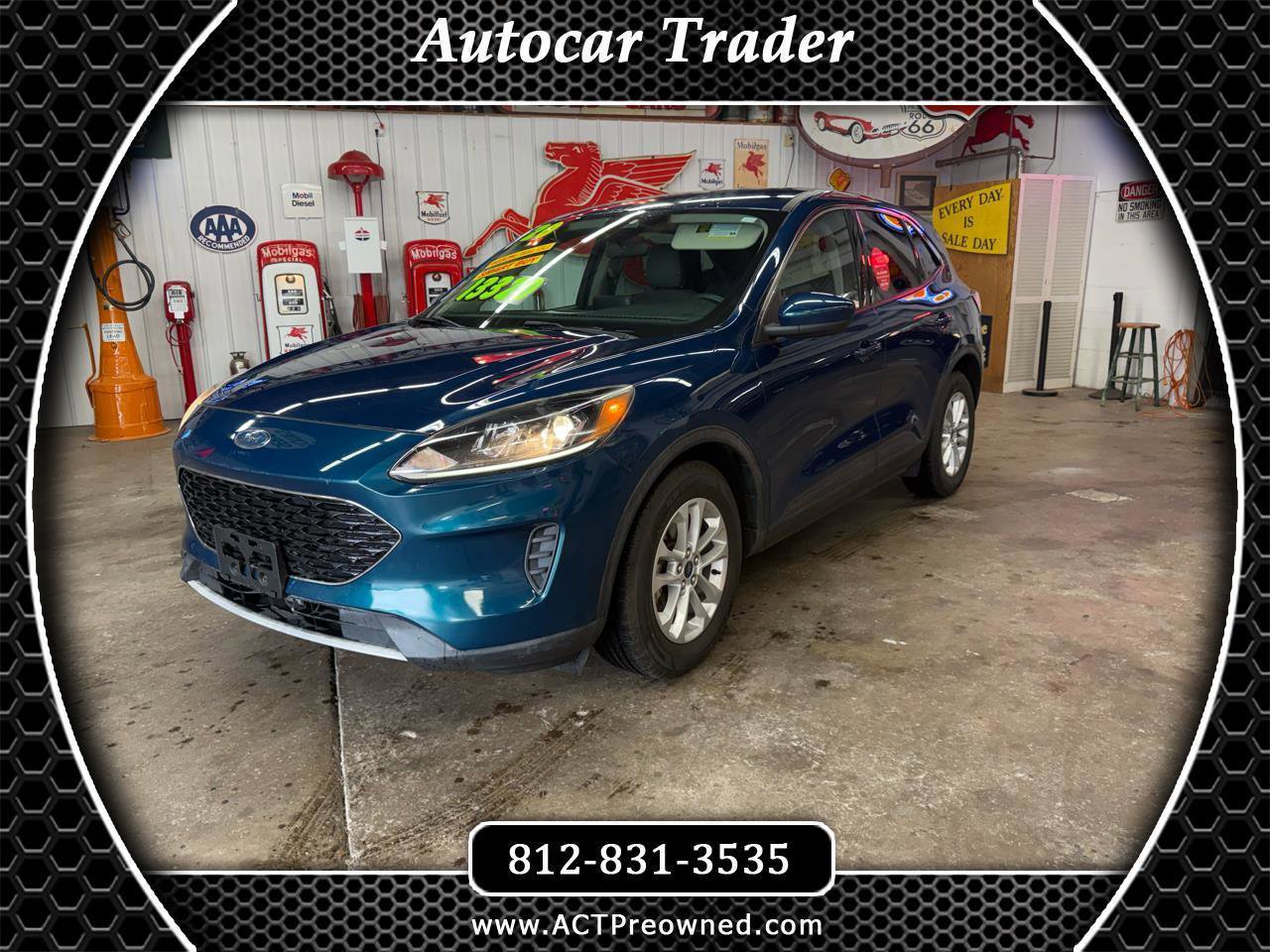Used 2020 Ford Escape SE FWD image 1