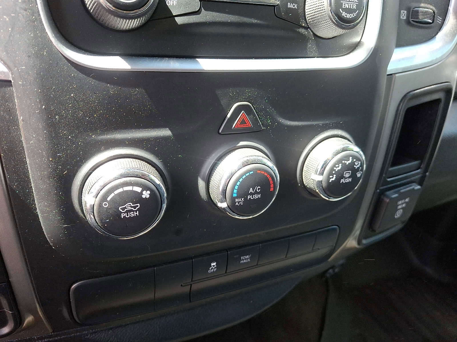 Used 2013 RAM 1500 Classic SLT w/ Big Horn Equipment Group AWD/4WD image 16