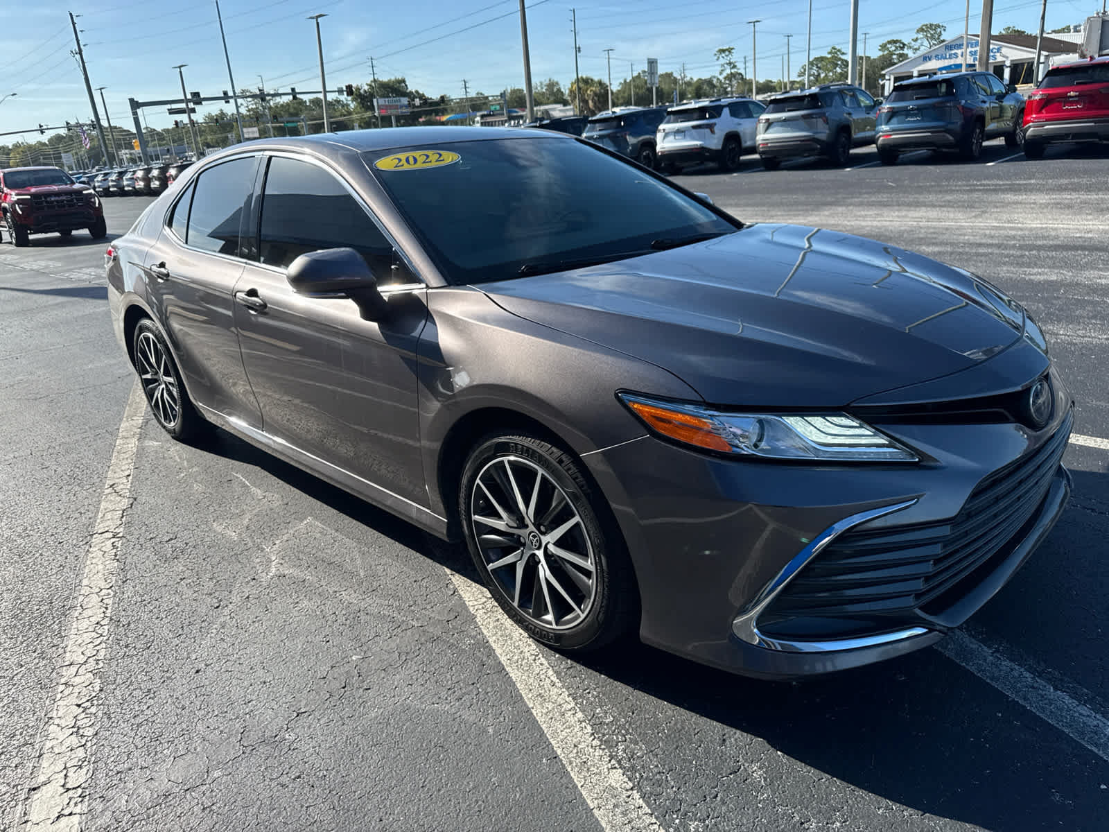 Used 2022 Toyota Camry XLE FWD image 2