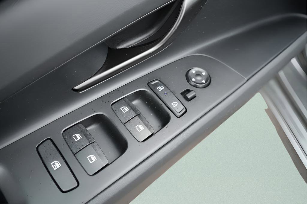 Certified 2025 Hyundai Elantra SEL FWD image 20