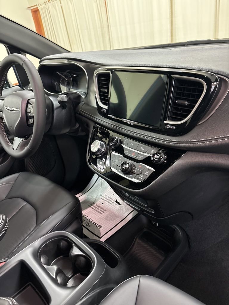 New 2026 Chrysler Pacifica Select FWD image 27