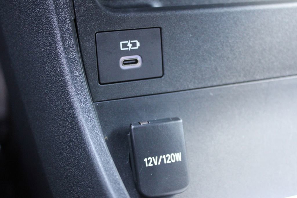 Used 2024 Subaru Solterra Premium image 27