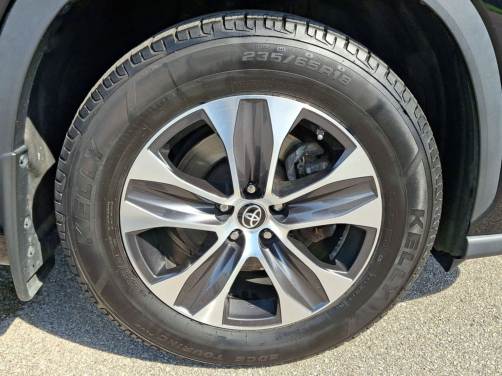 Used 2022 Toyota Highlander XLE AWD/4WD image 27