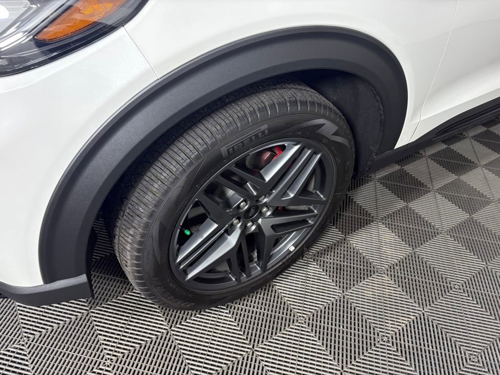 Certified 2025 Ford Explorer ST-Line w/ Premium Package image 10
