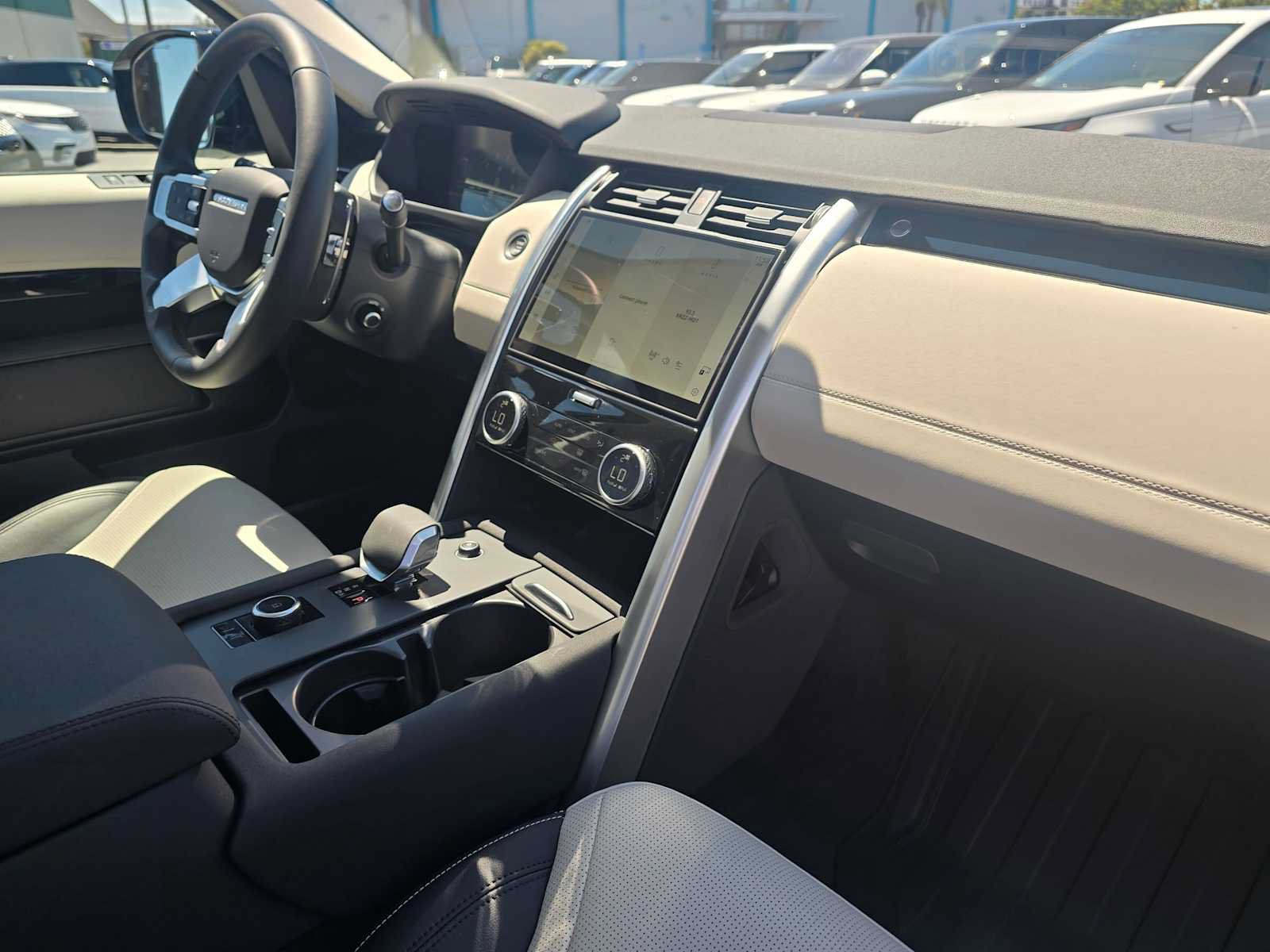 Used 2025 Land Rover Discovery S AWD/4WD image 11