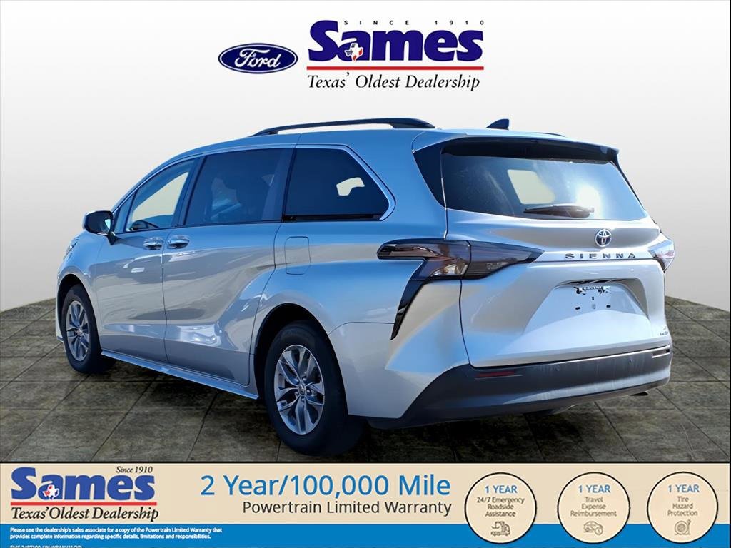 Used 2023 Toyota Sienna XLE image 8