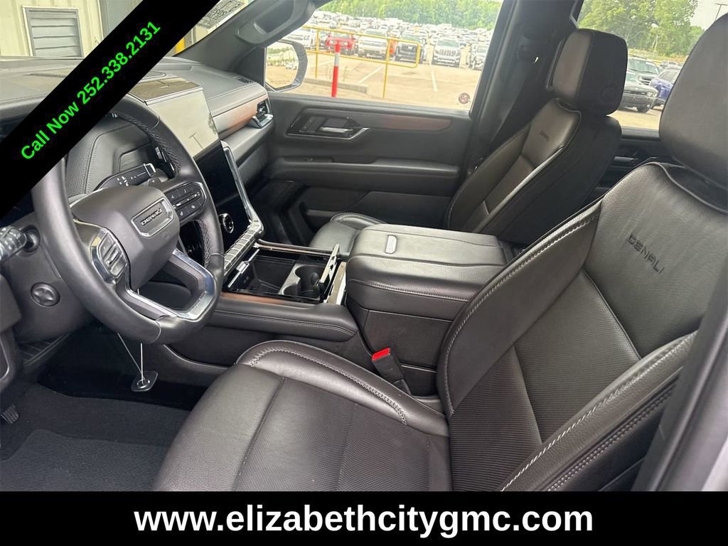 Used 2025 GMC Yukon Denali AWD/4WD image 4