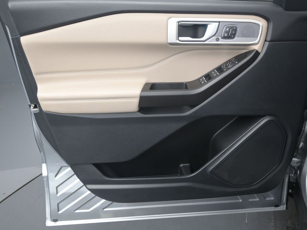 Used 2020 Ford Explorer Limited w/ Hybrid Equipment Group 310A image 13