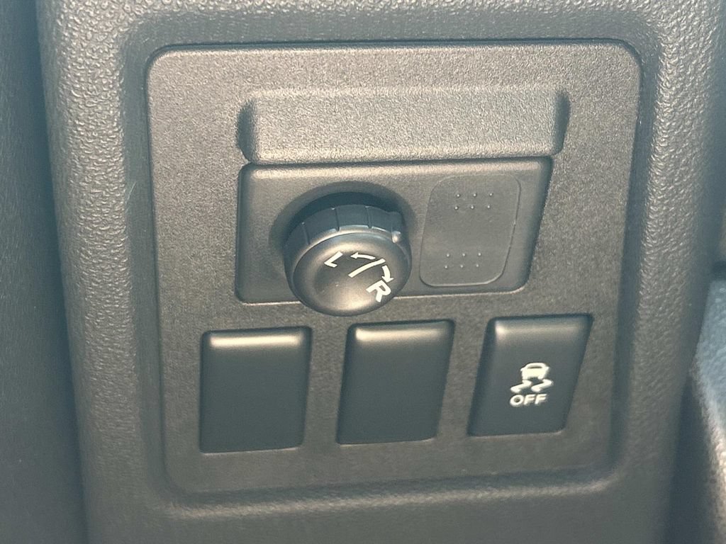 Used 2012 Nissan Rogue SV FWD image 26