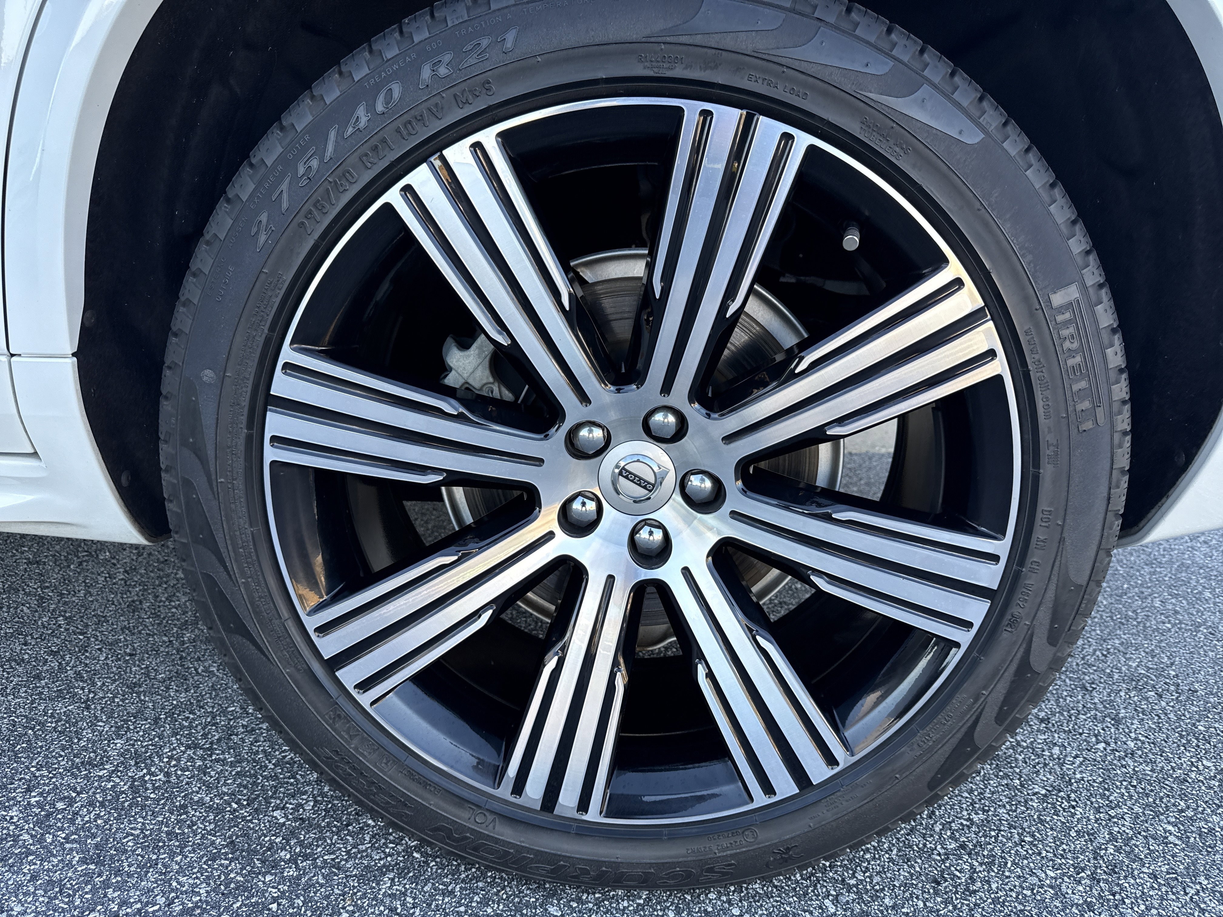 Used 2021 Volvo XC90 T6 Inscription w/ Lounge Package image 13