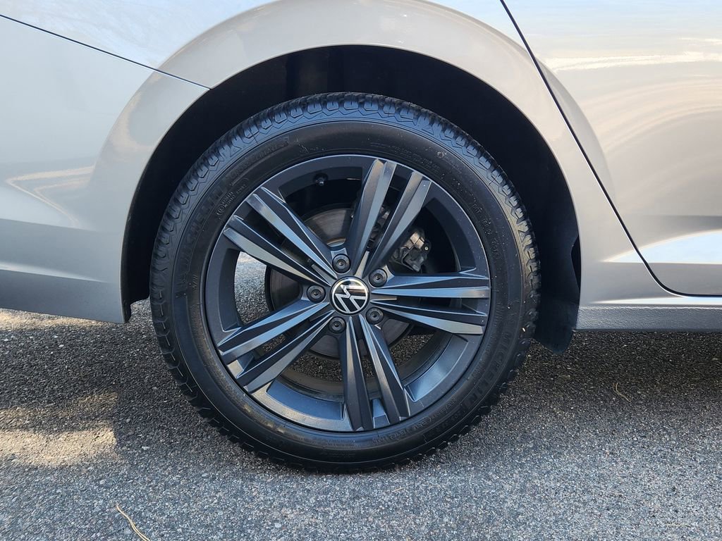 Certified 2022 Volkswagen Jetta SE w/ Panoramic Sunroof Package image 14