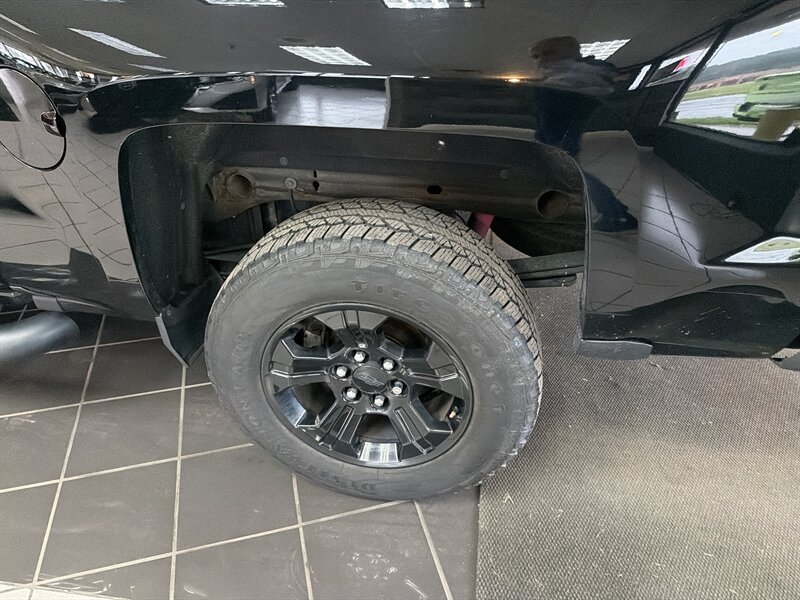 Used 2018 Chevrolet Silverado 1500 LTZ Z71 w/ LTZ Plus Package AWD/4WD image 29