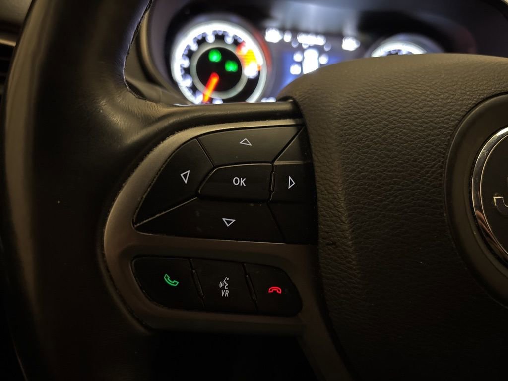 Used 2019 Jeep Cherokee Limited AWD/4WD image 17