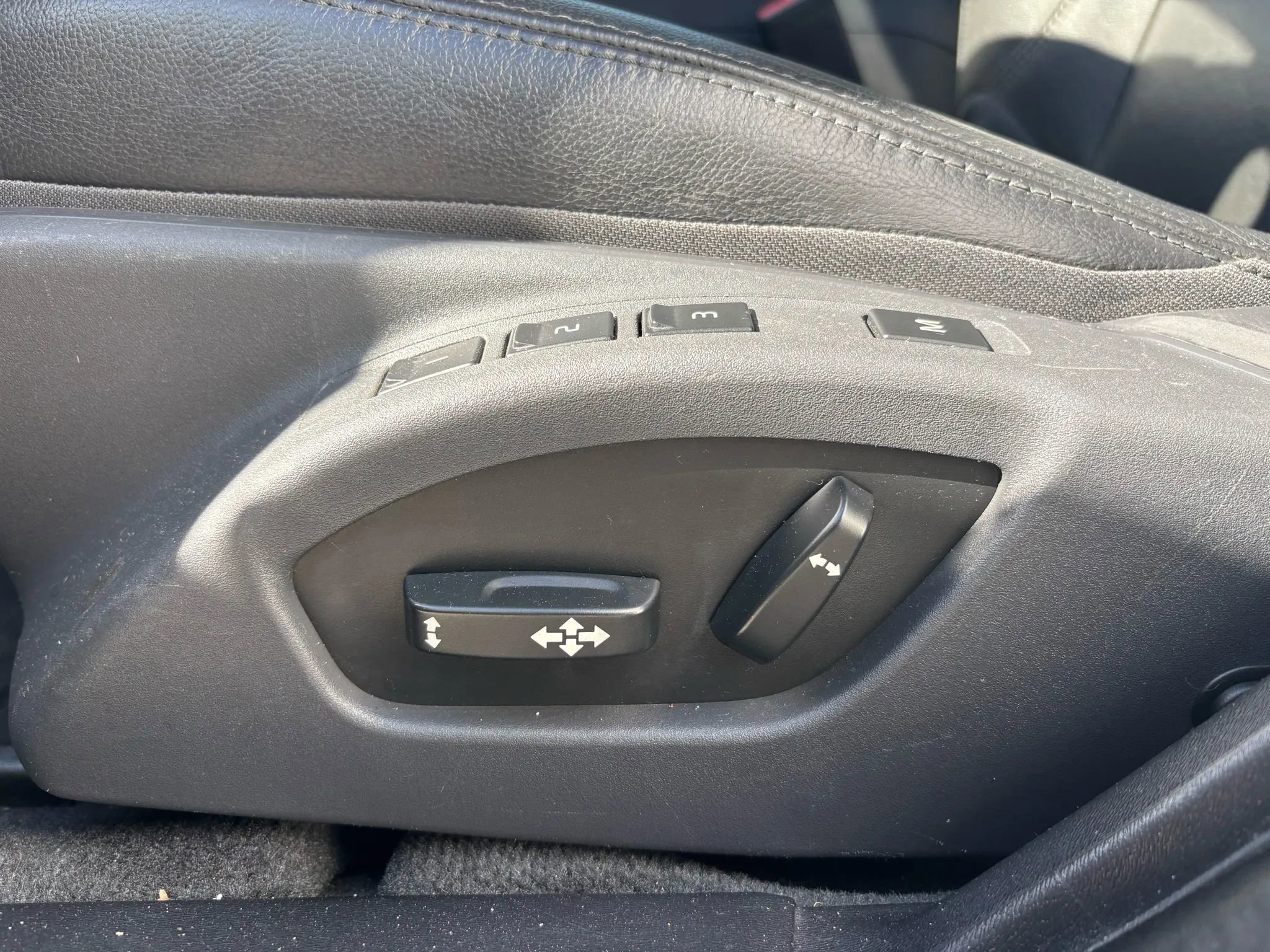 Used 2017 Volvo V60 T5 Premier w/ Convenience Package image 28