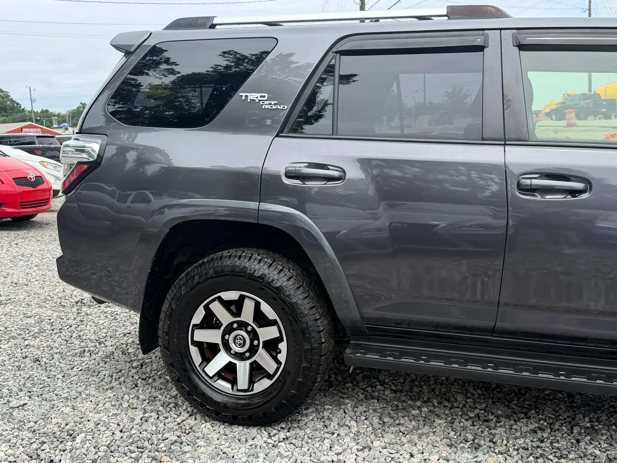 Used 2017 Toyota 4Runner TRD Off-Road AWD/4WD image 9