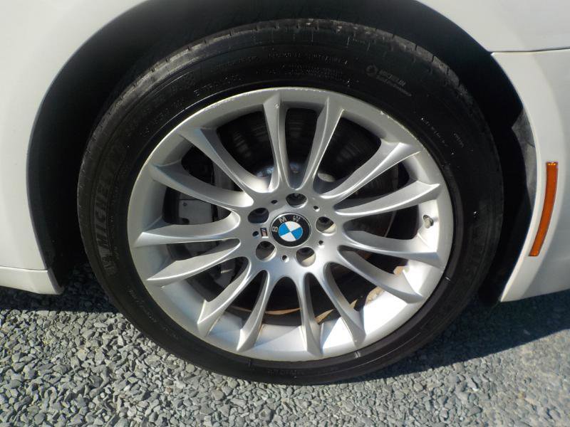 Used 2014 BMW 750i w/ Executive Package RWD image 29